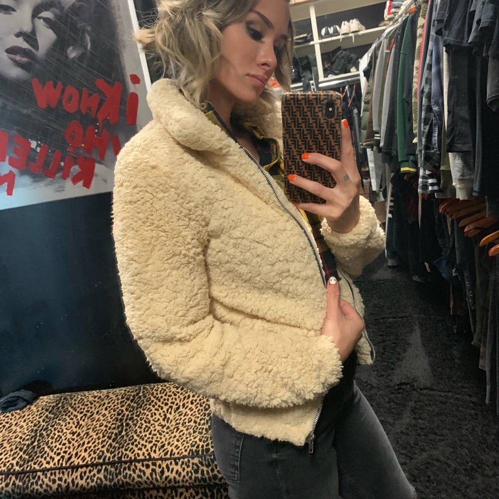 Super fuzzy teddy coat! Brand new size small - Picture 3 of 5